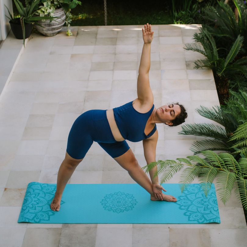 Tapis de yoga femme bleu motif mandala 6mm Yoga Design Lab