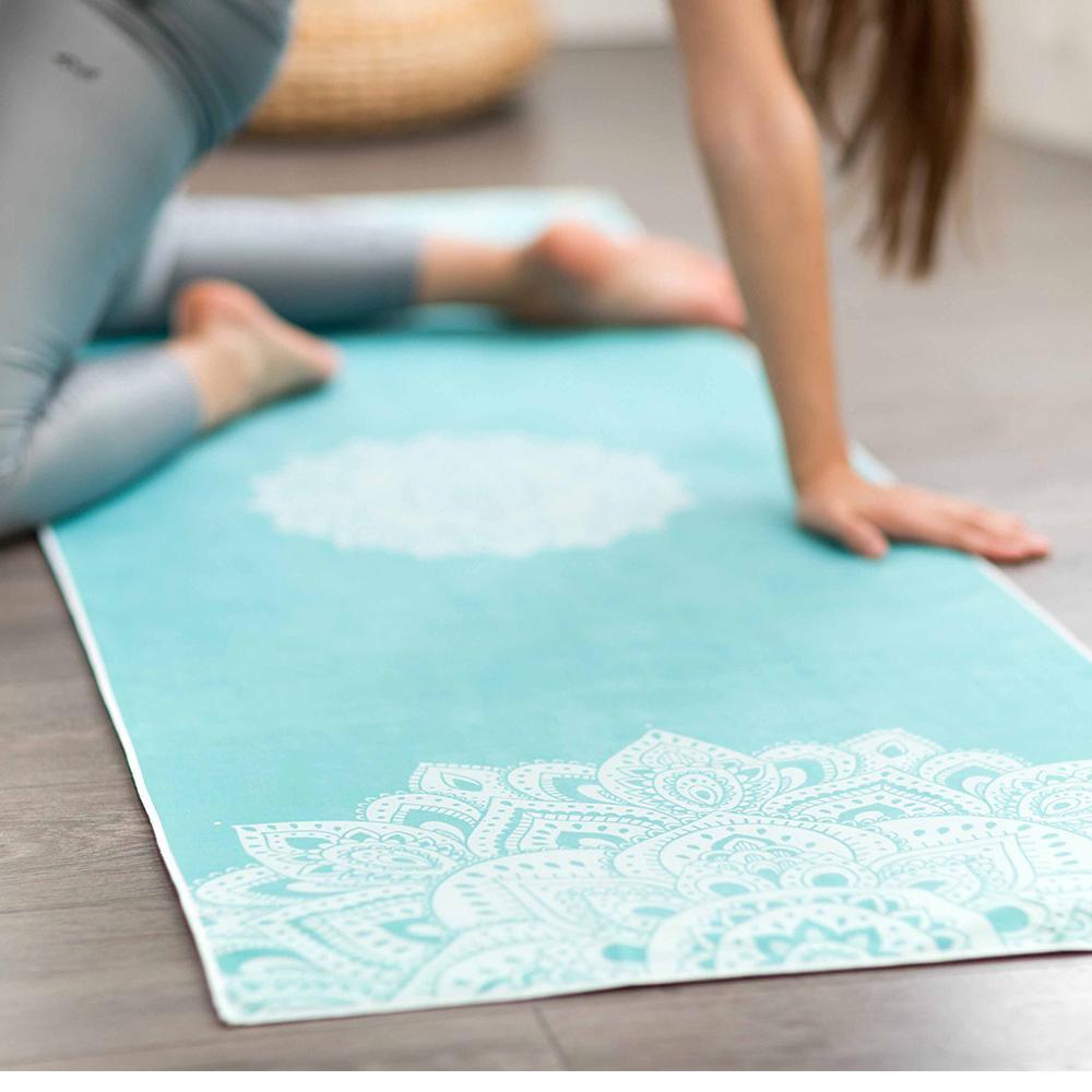 https://www.yogadesignlab.com/cdn/shop/files/yoga-mat-towel-mandala-turquoise-ultra-grippy-moisture-absorbing-and-quick-dry-yoga-design-lab-6.jpg?v=1686371825